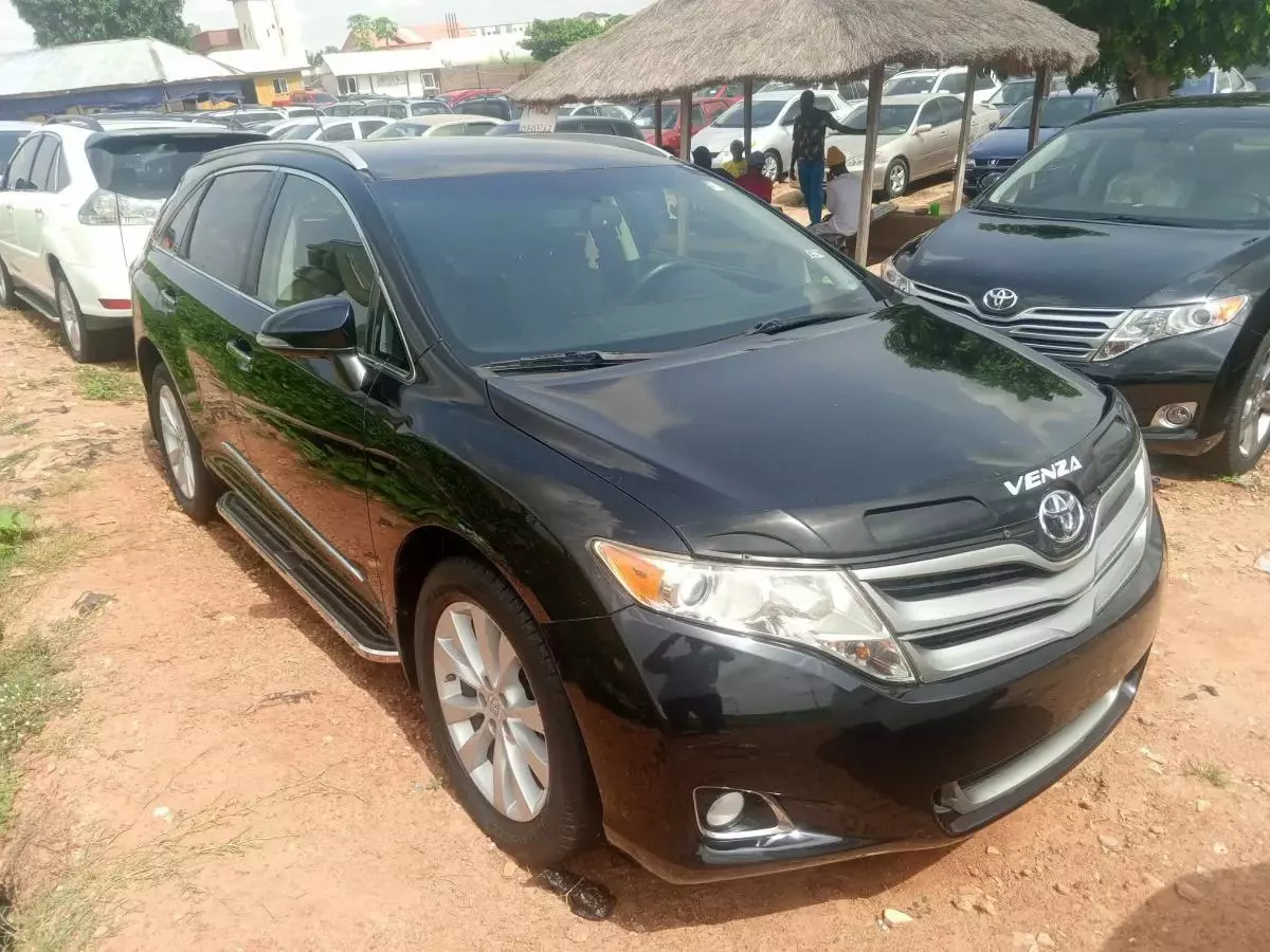 Toyota Venza   - 2013