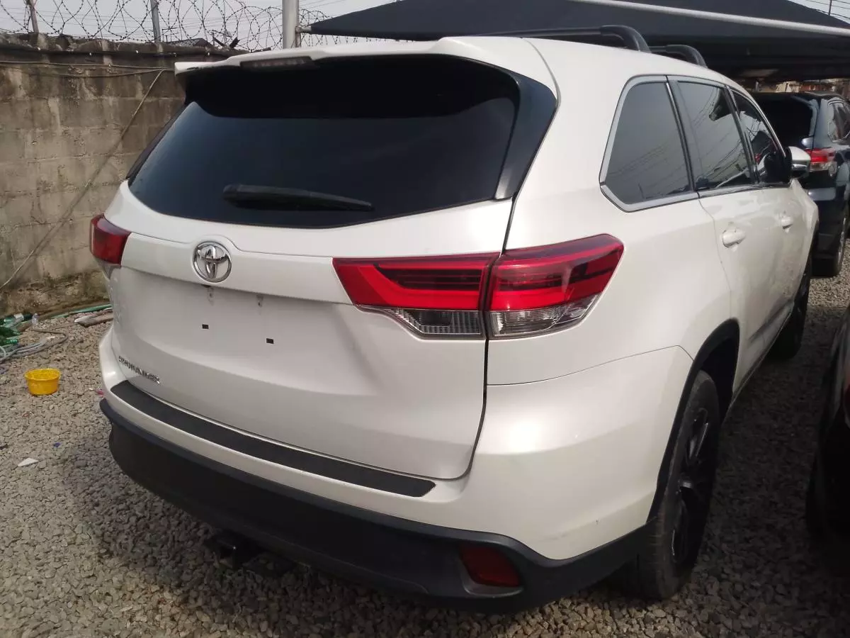 Toyota Highlander   - 2017