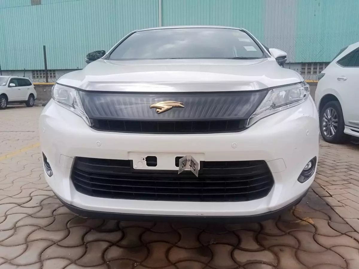 Toyota Harrier   - 2016