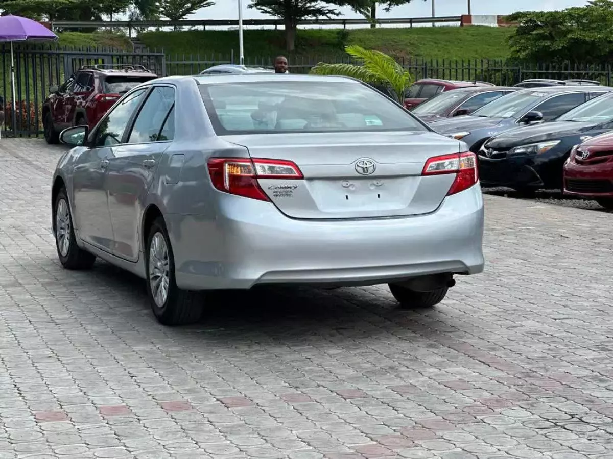 Toyota Camry   - 2012