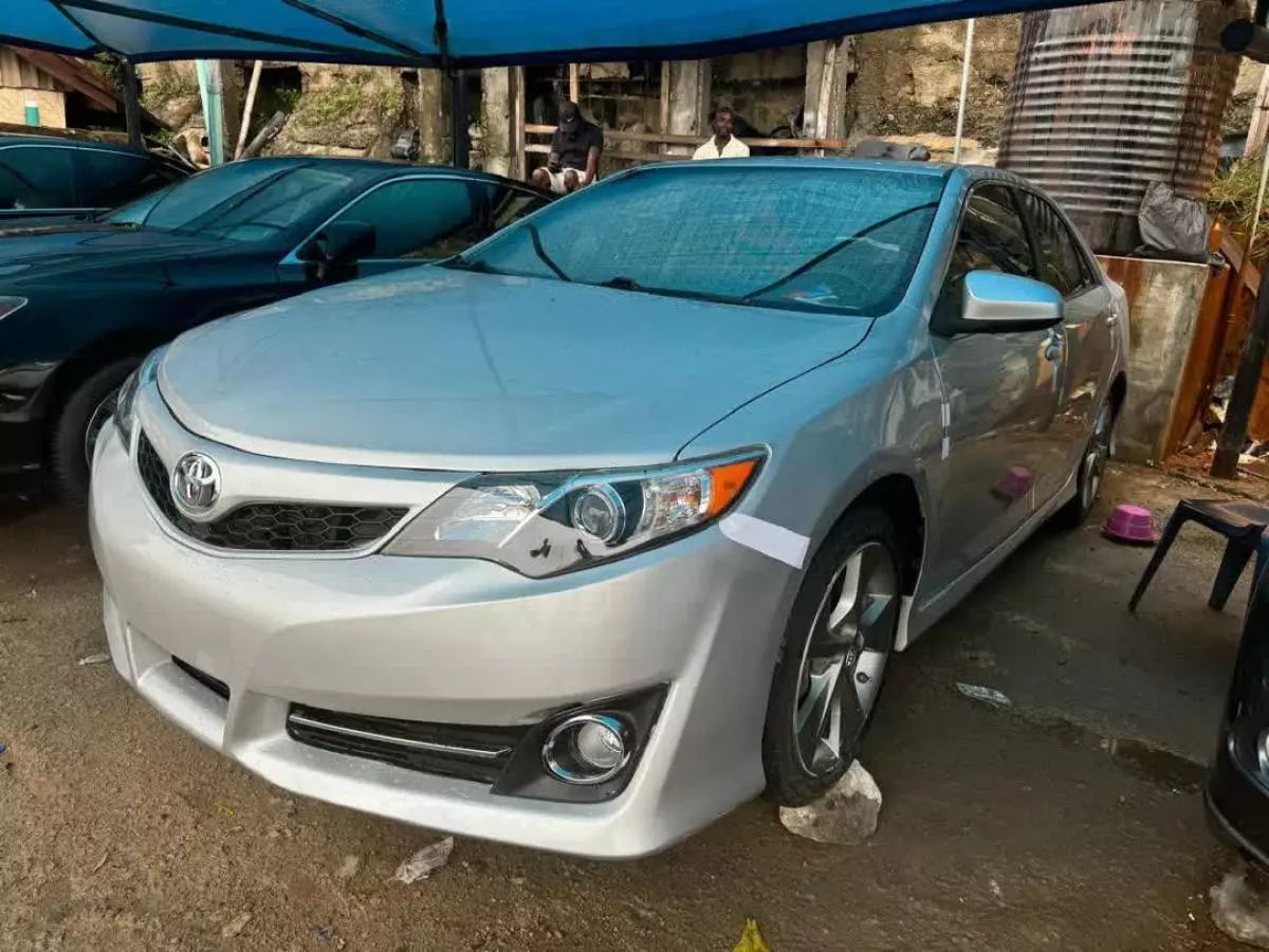 Toyota Camry   - 2013