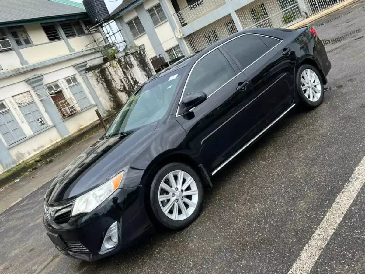 Toyota Camry   - 2012