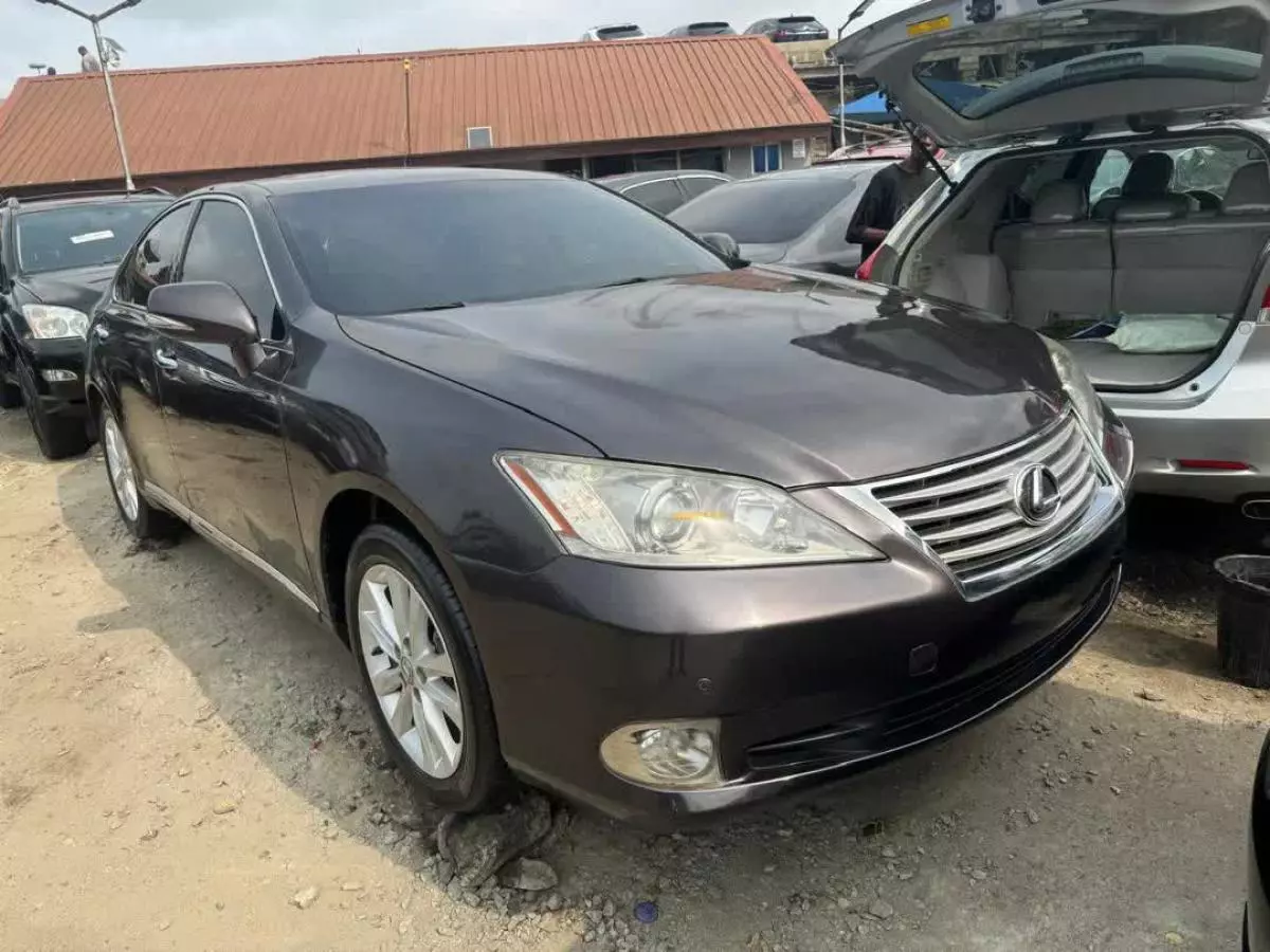 Lexus ES 350   - 2011