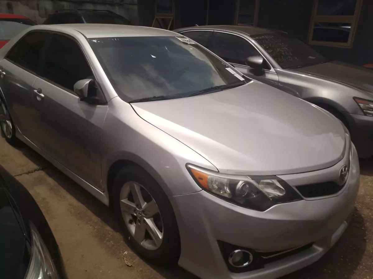 Toyota Camry   - 2014