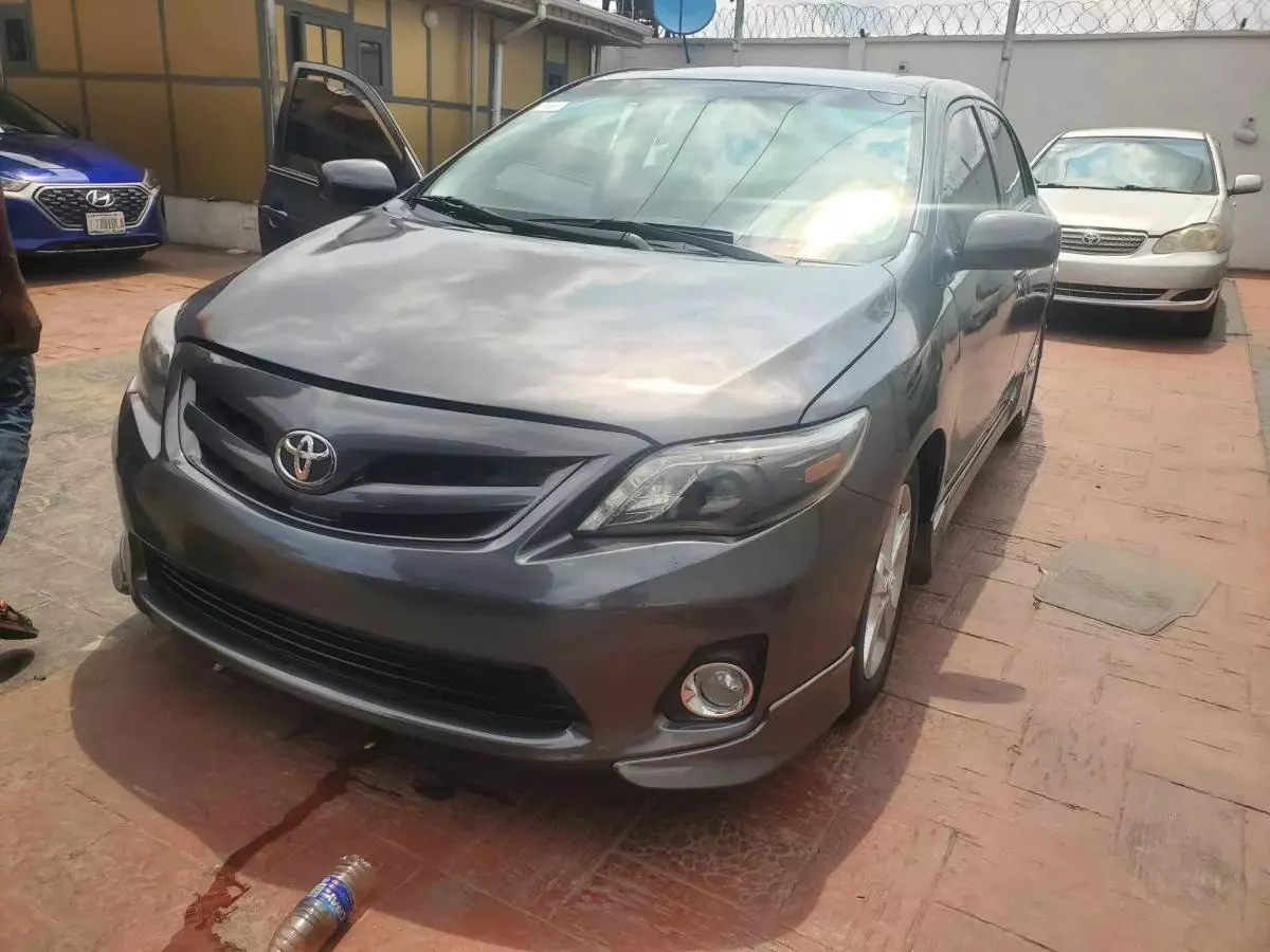 Toyota Corolla   - 2012