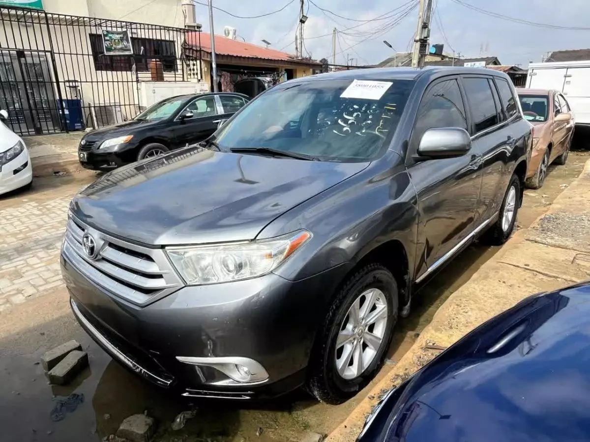 Toyota Highlander   - 2011