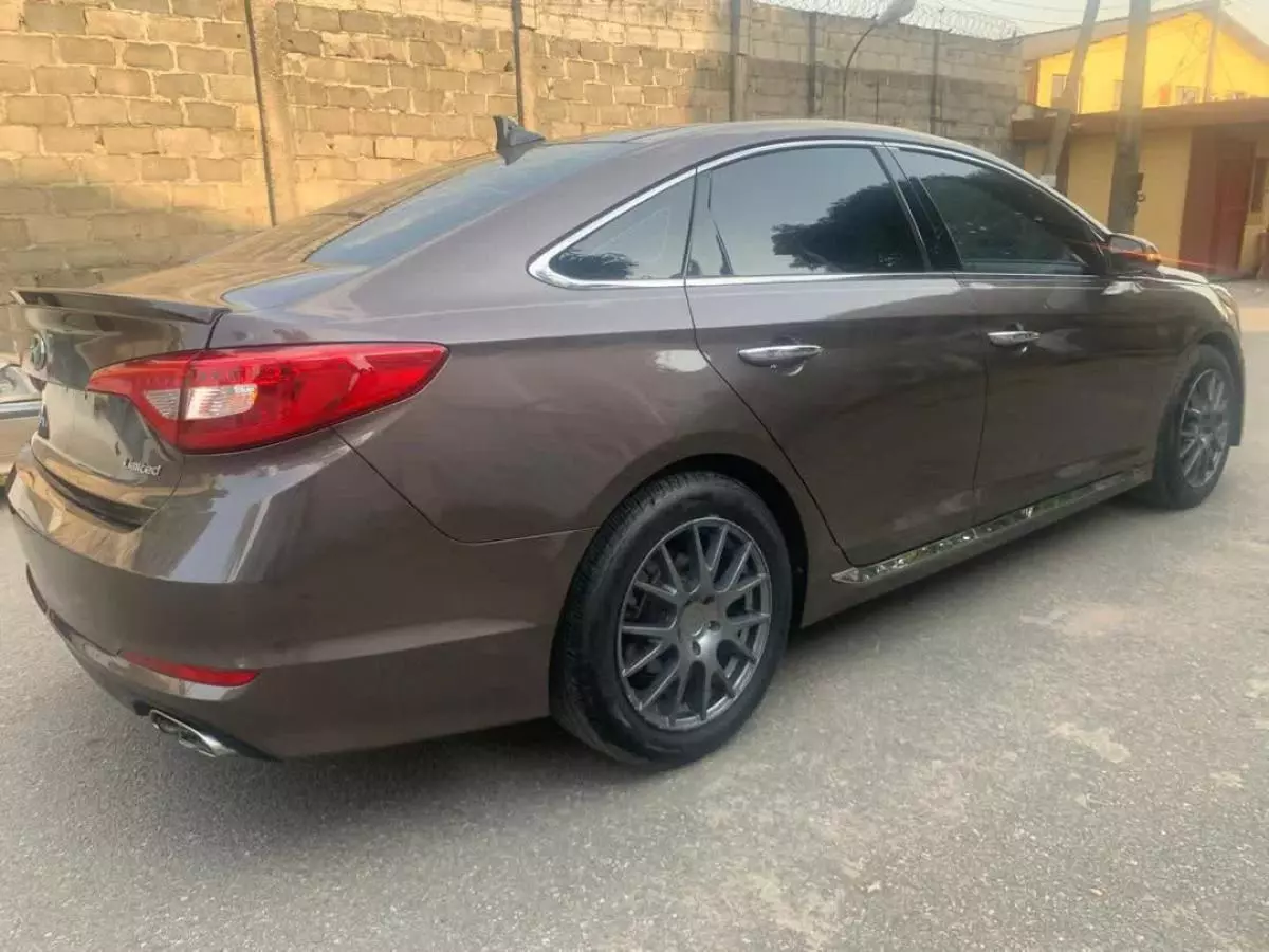 Hyundai Sonata   - 2016