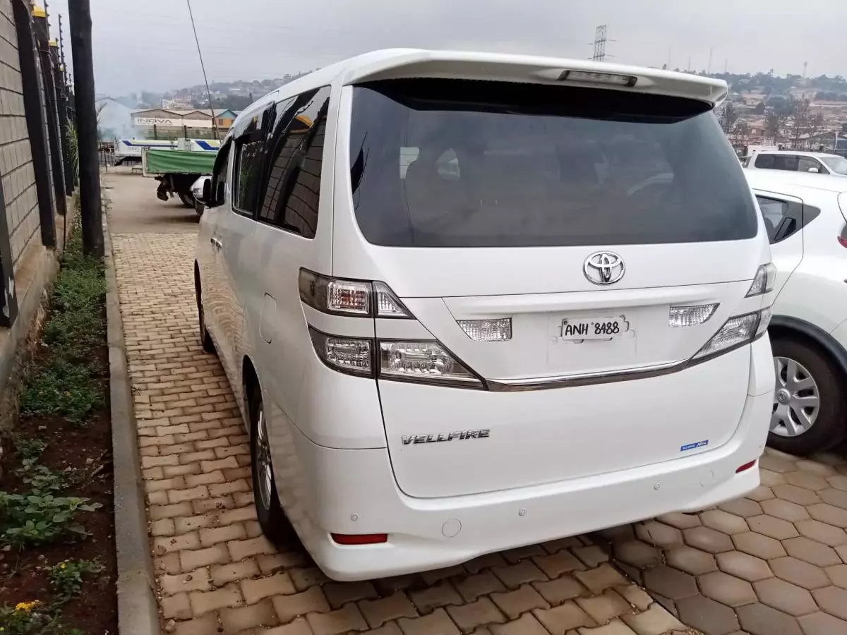 Toyota Vellfire    - 2010