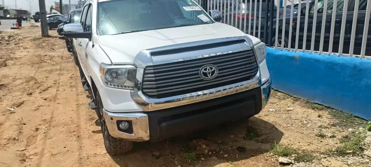 Toyota Tundra   - 2016