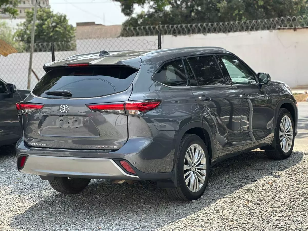 Toyota Highlander   - 2023