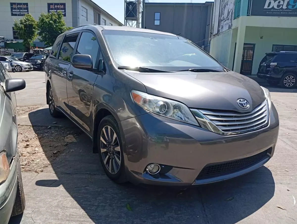 Toyota Sienna   - 2013