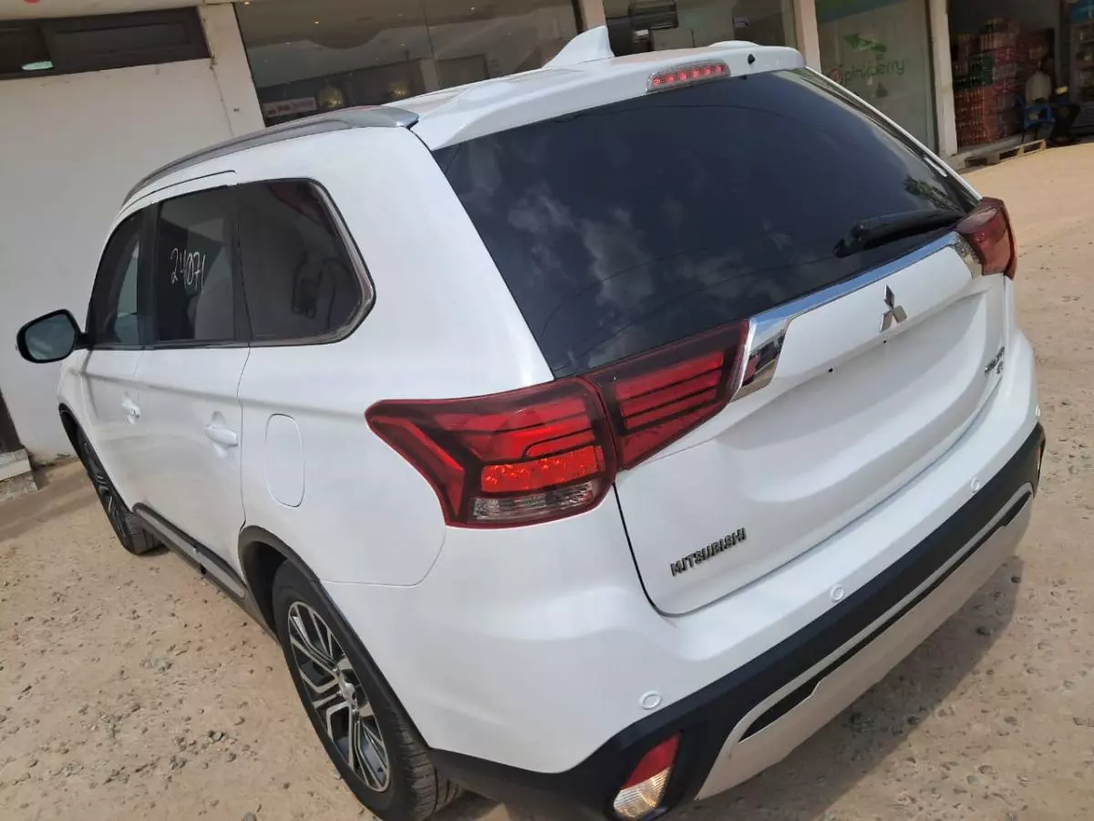 Mitsubishi OUTLANDER   - 2018