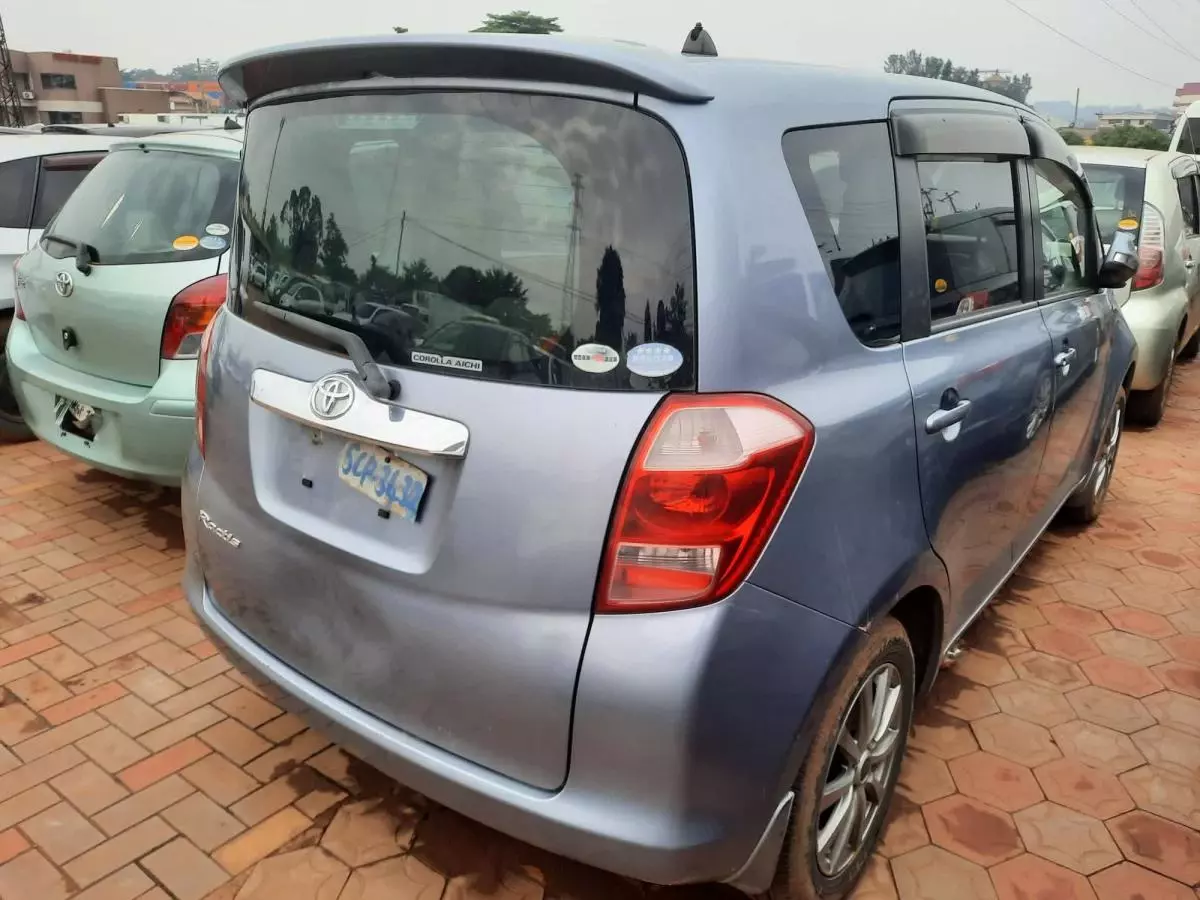 Toyota Ractis - 2009