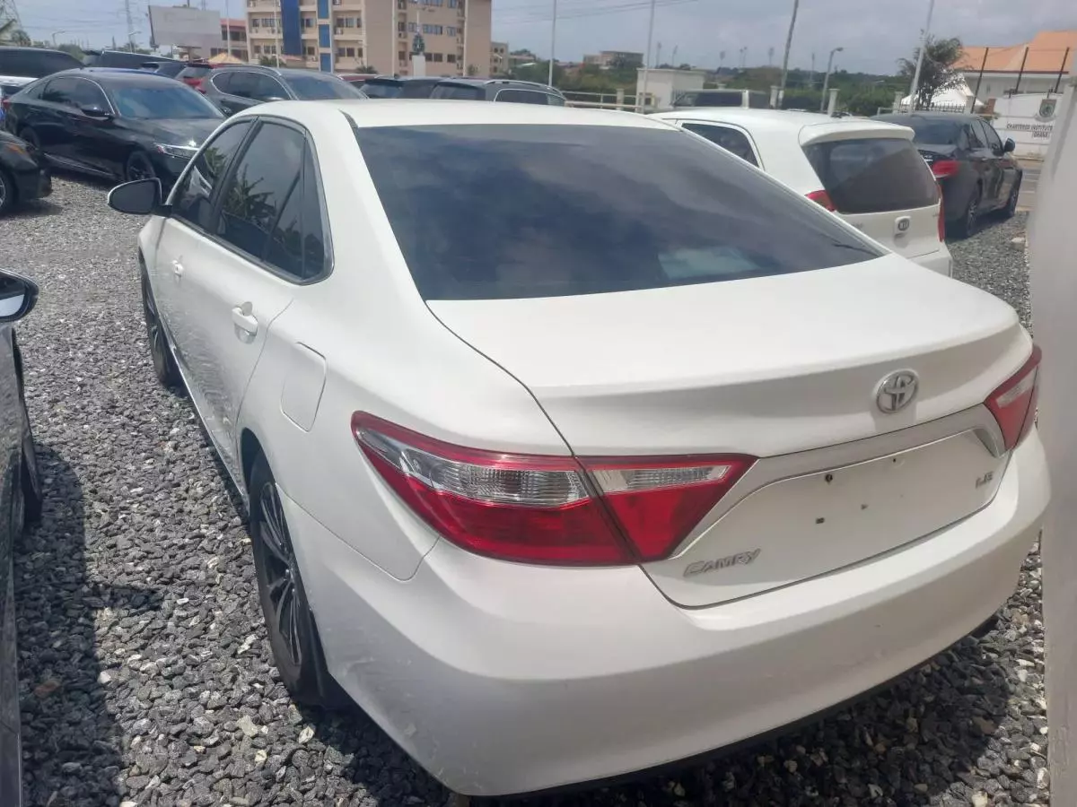 Toyota Camry   - 2016