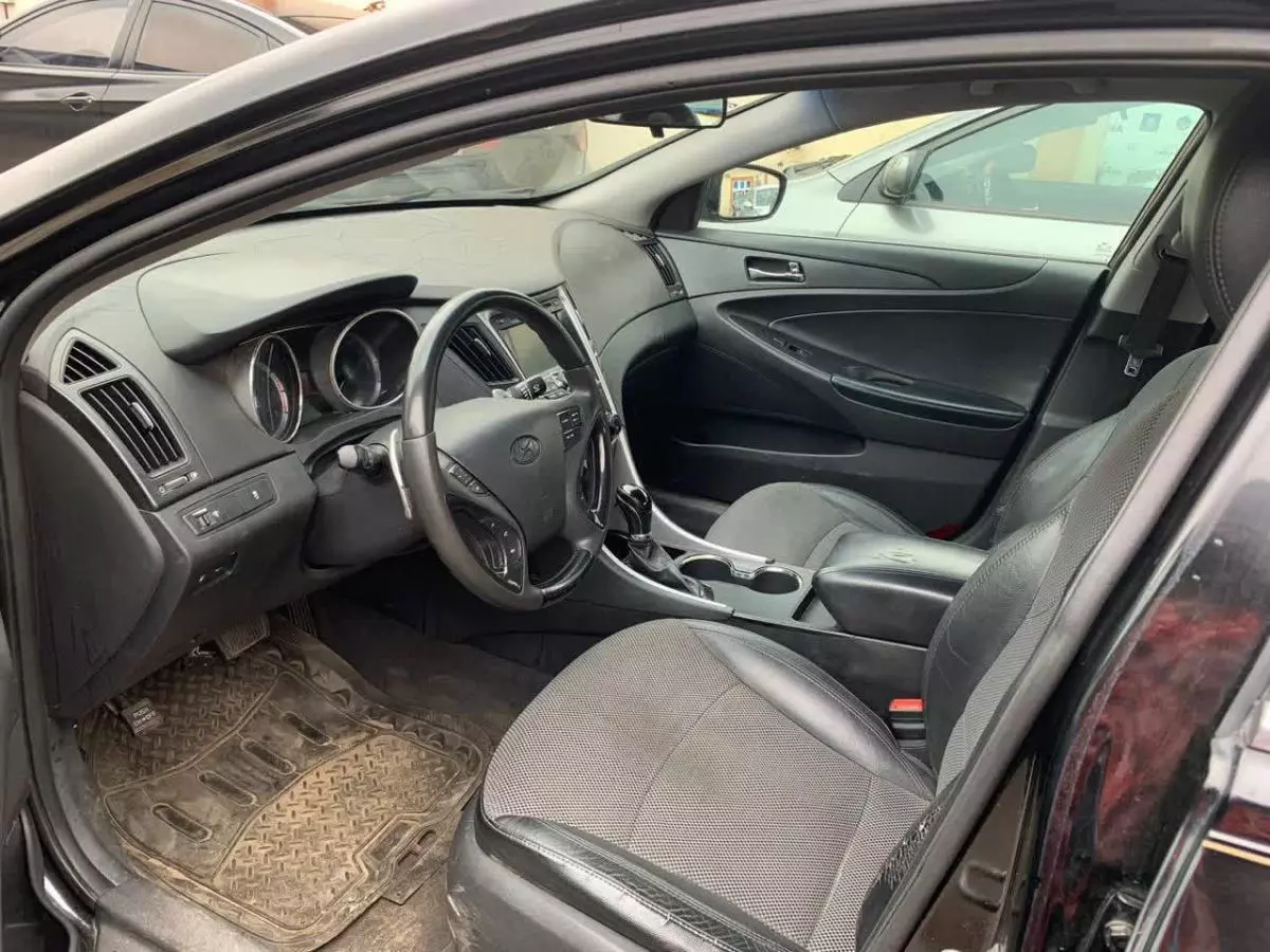 Hyundai Sonata - 2011