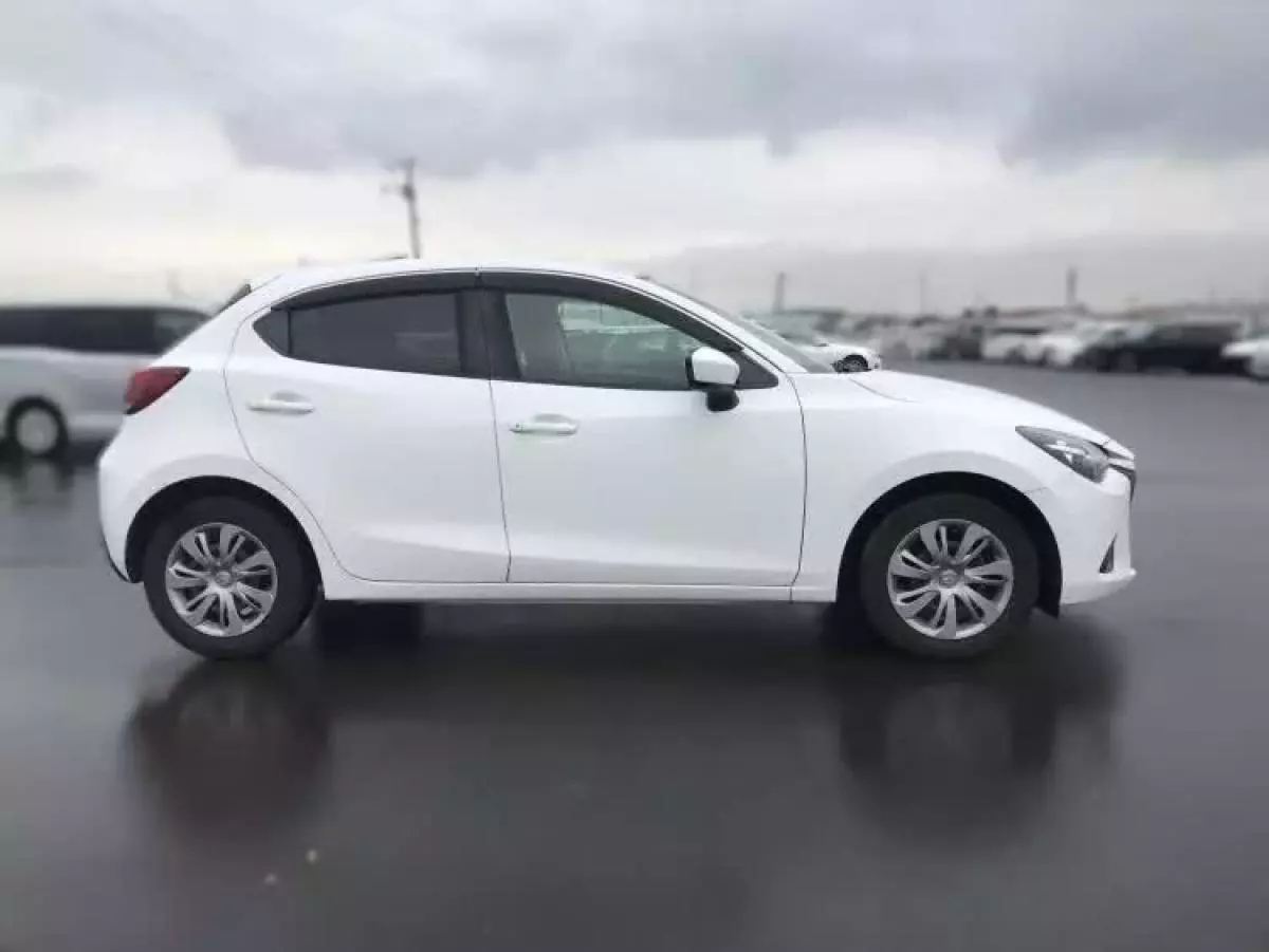 Mazda Demio   - 2015