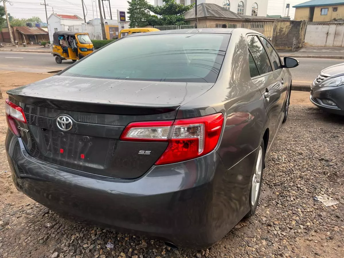 Toyota Camry   - 2013