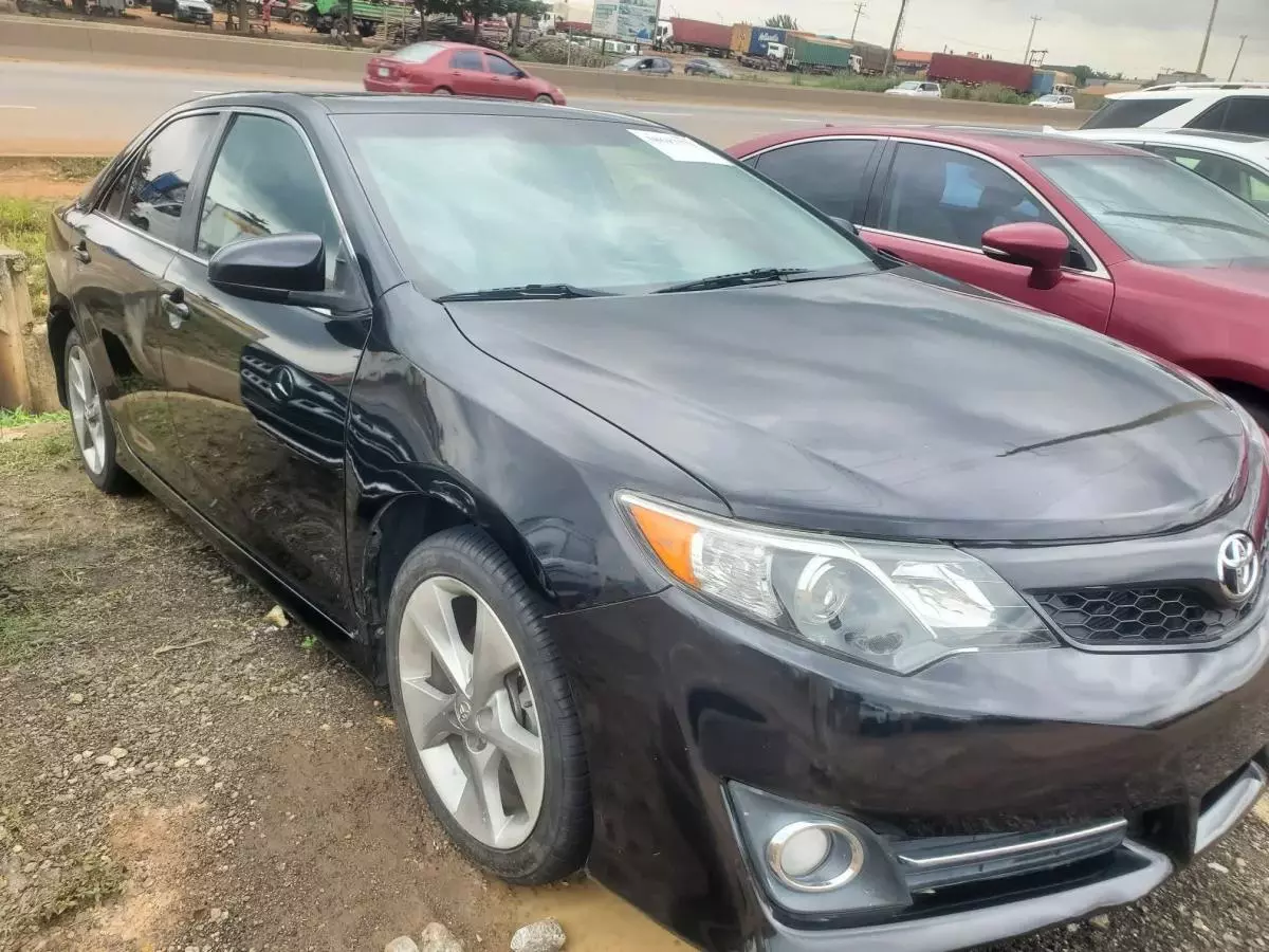 Toyota Camry   - 2013