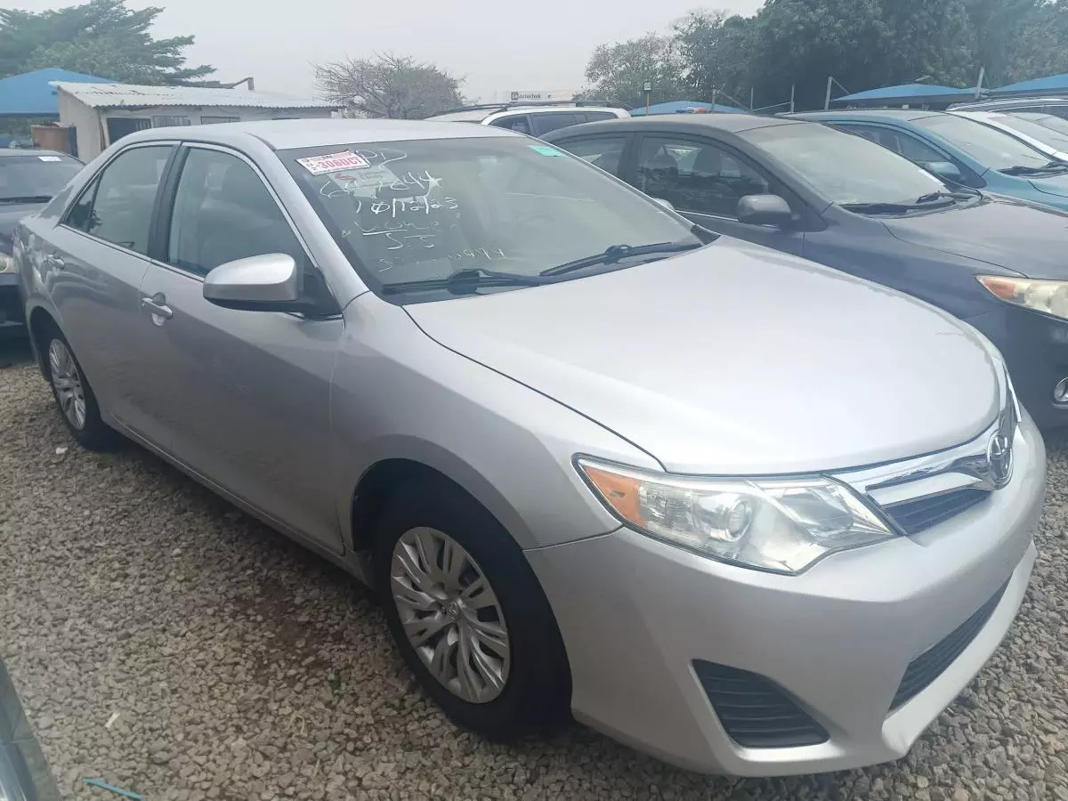 Toyota Camry   - 2013