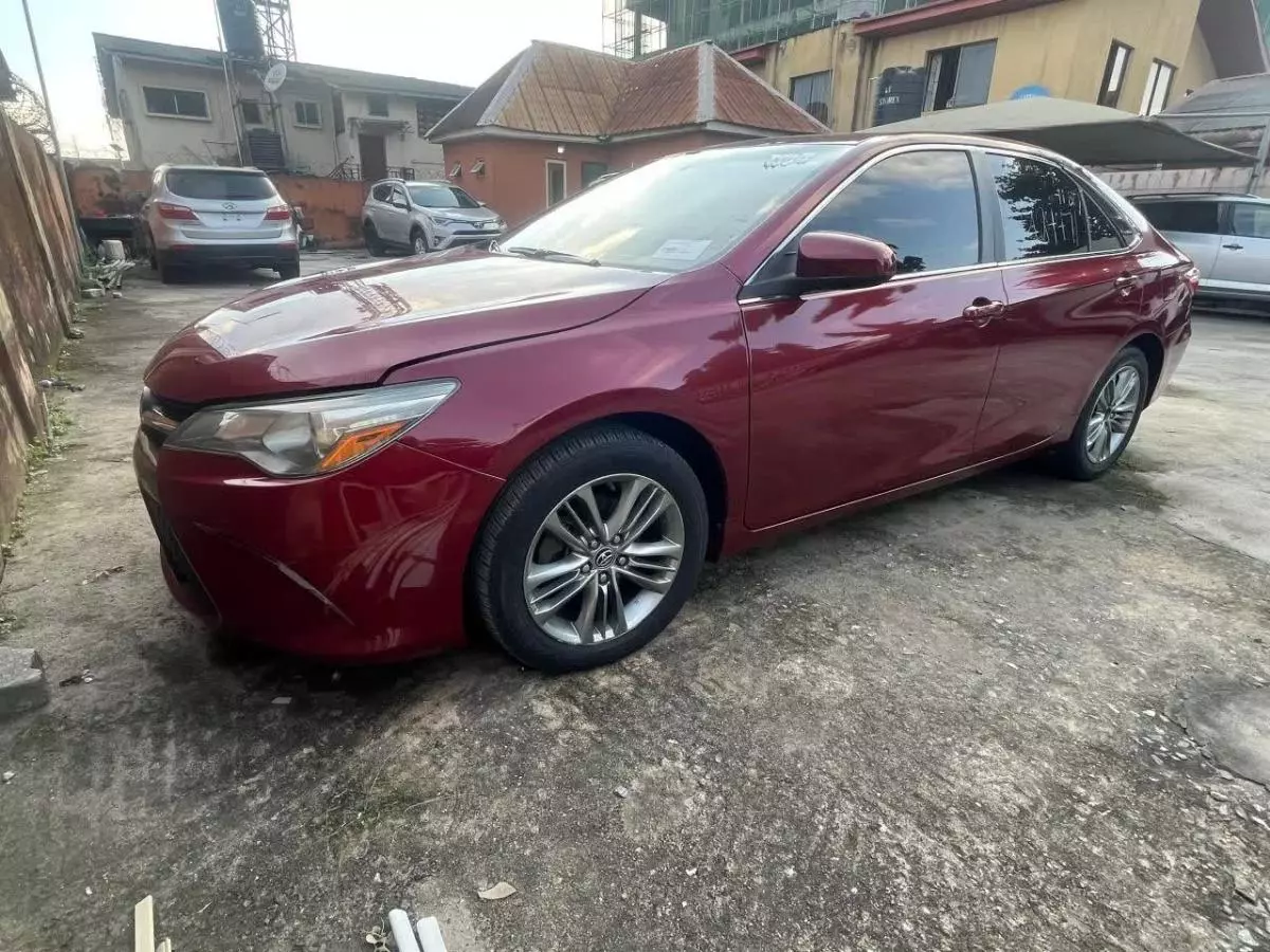 Toyota camry   - 2015