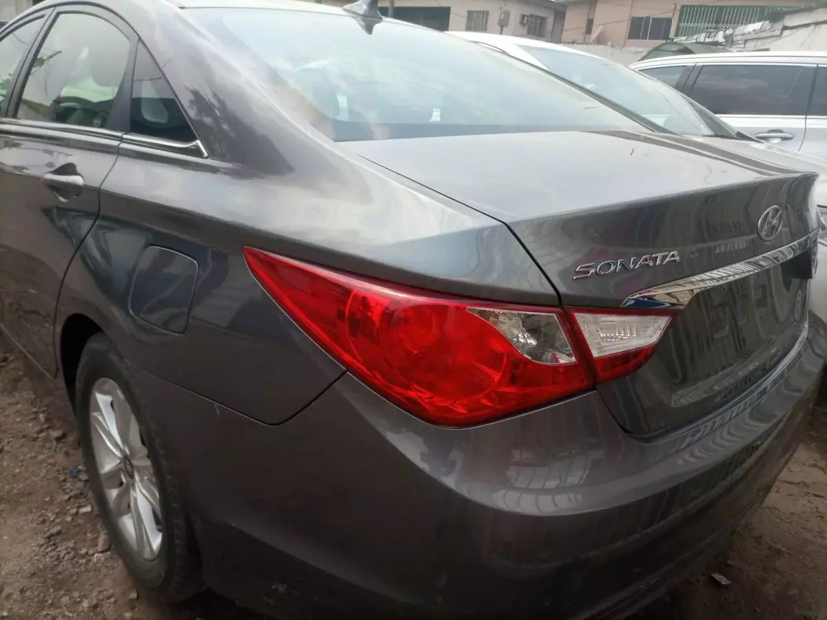 Hyundai Sonata - 2011