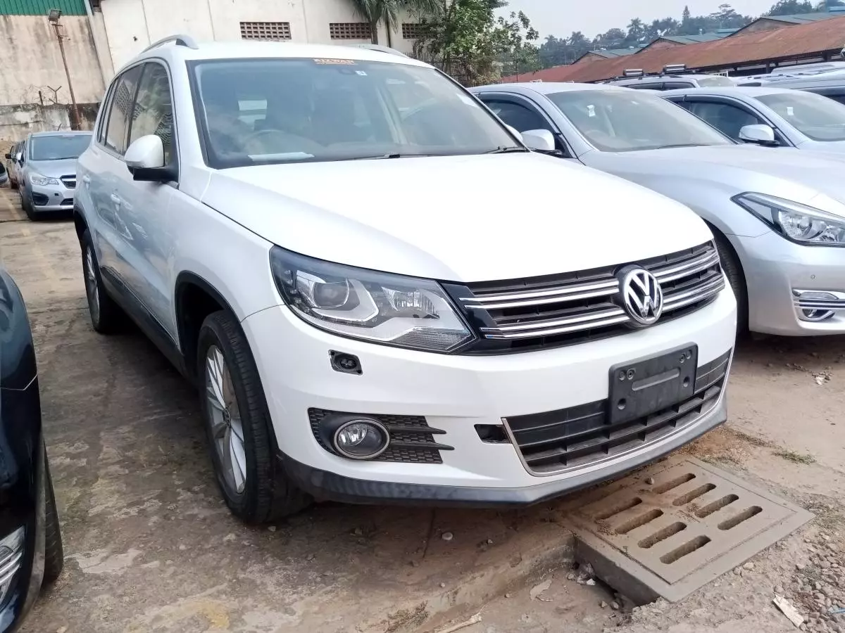 Volkswagen Tiguan   - 2014