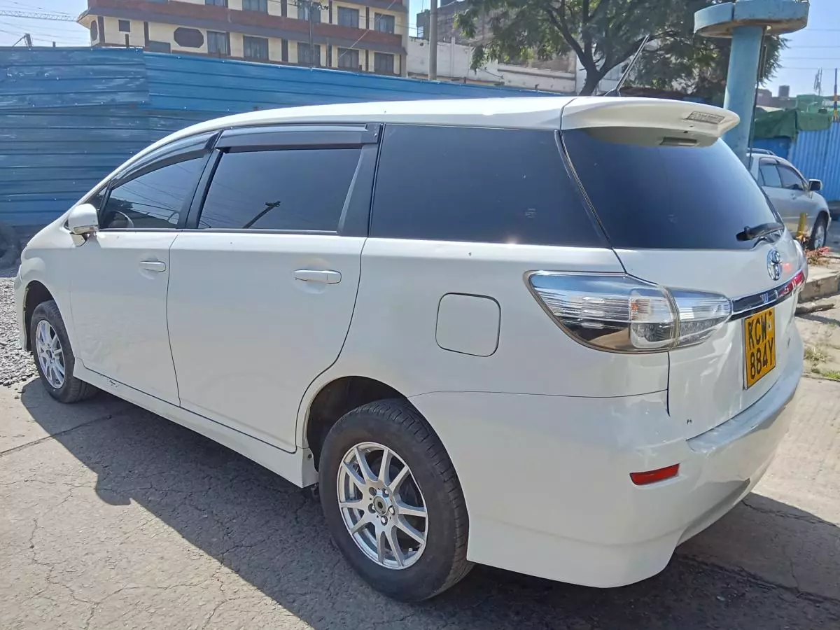 Toyota Wish   - 2013