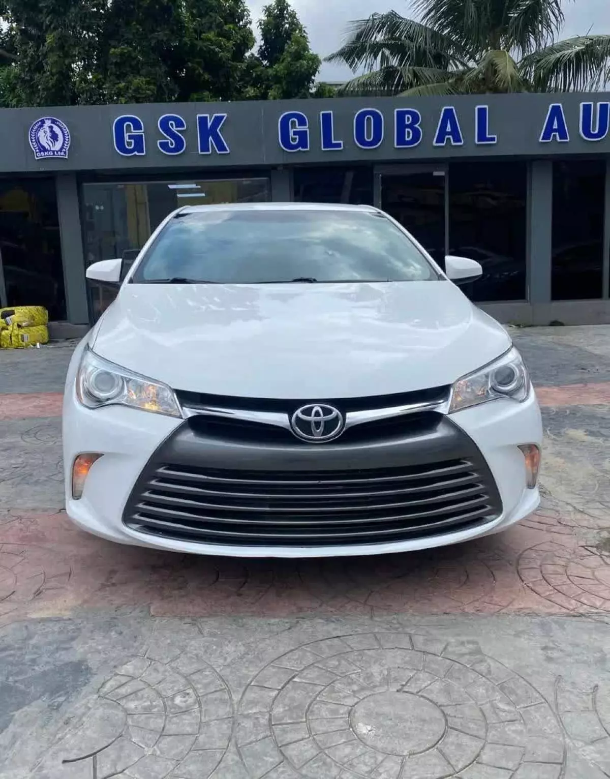 Toyota Camry   - 2016