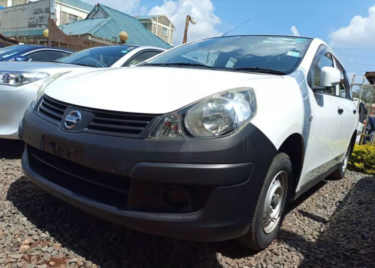 Nissan Advan  - 2015