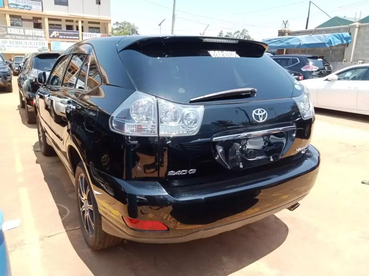 Toyota Harrier   - 2011