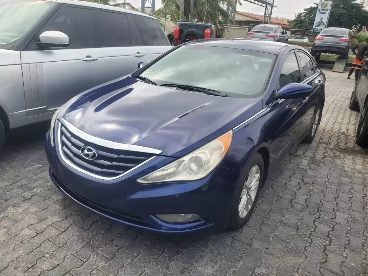 Hyundai Sonata   - 2013