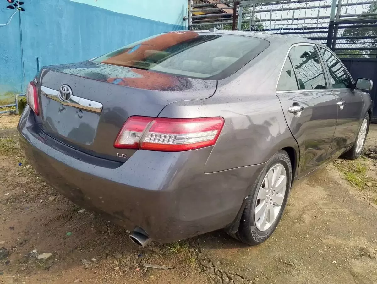 Toyota Camry   - 2010