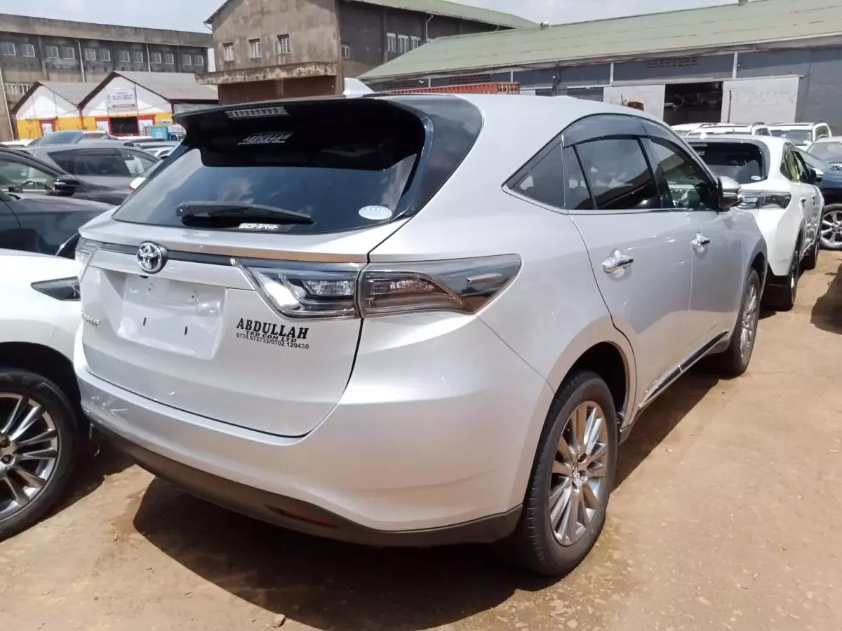 Toyota Harrier   - 2016