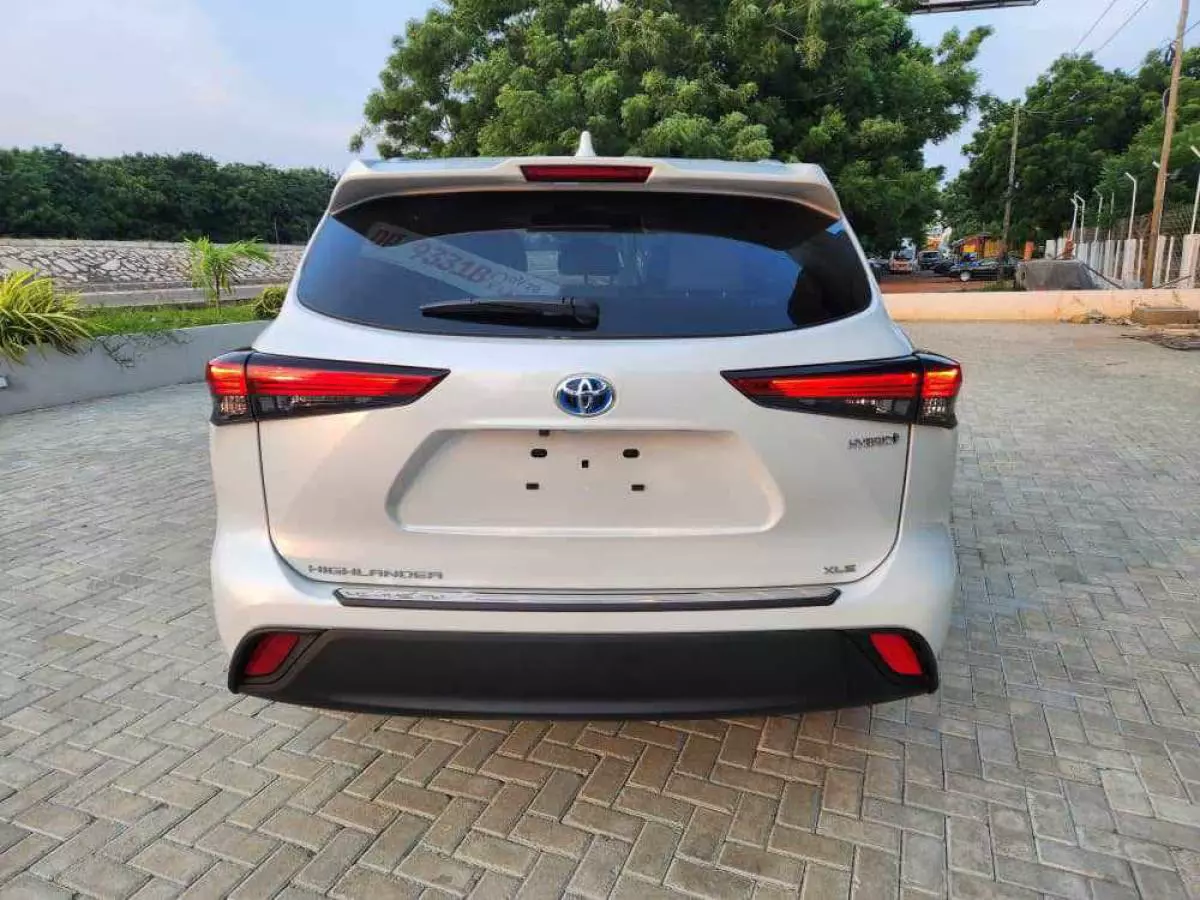 Toyota Highlander   - 2021