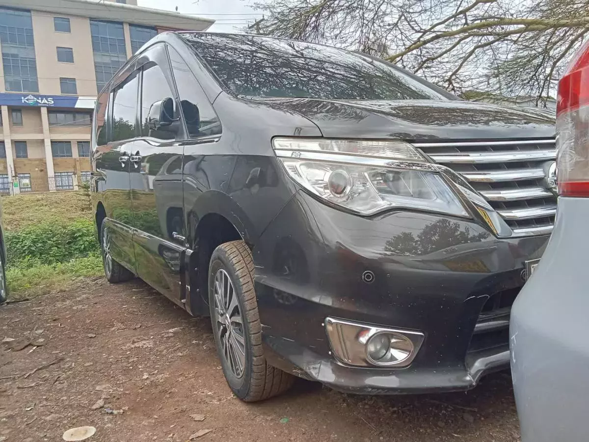 Nissan Serena   - 2013