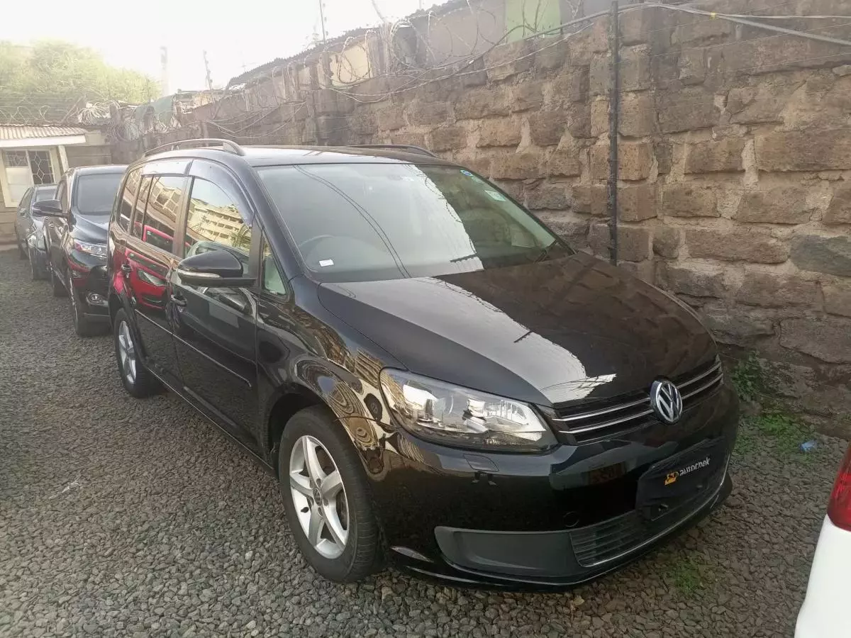 Volkswagen Touran - 2015