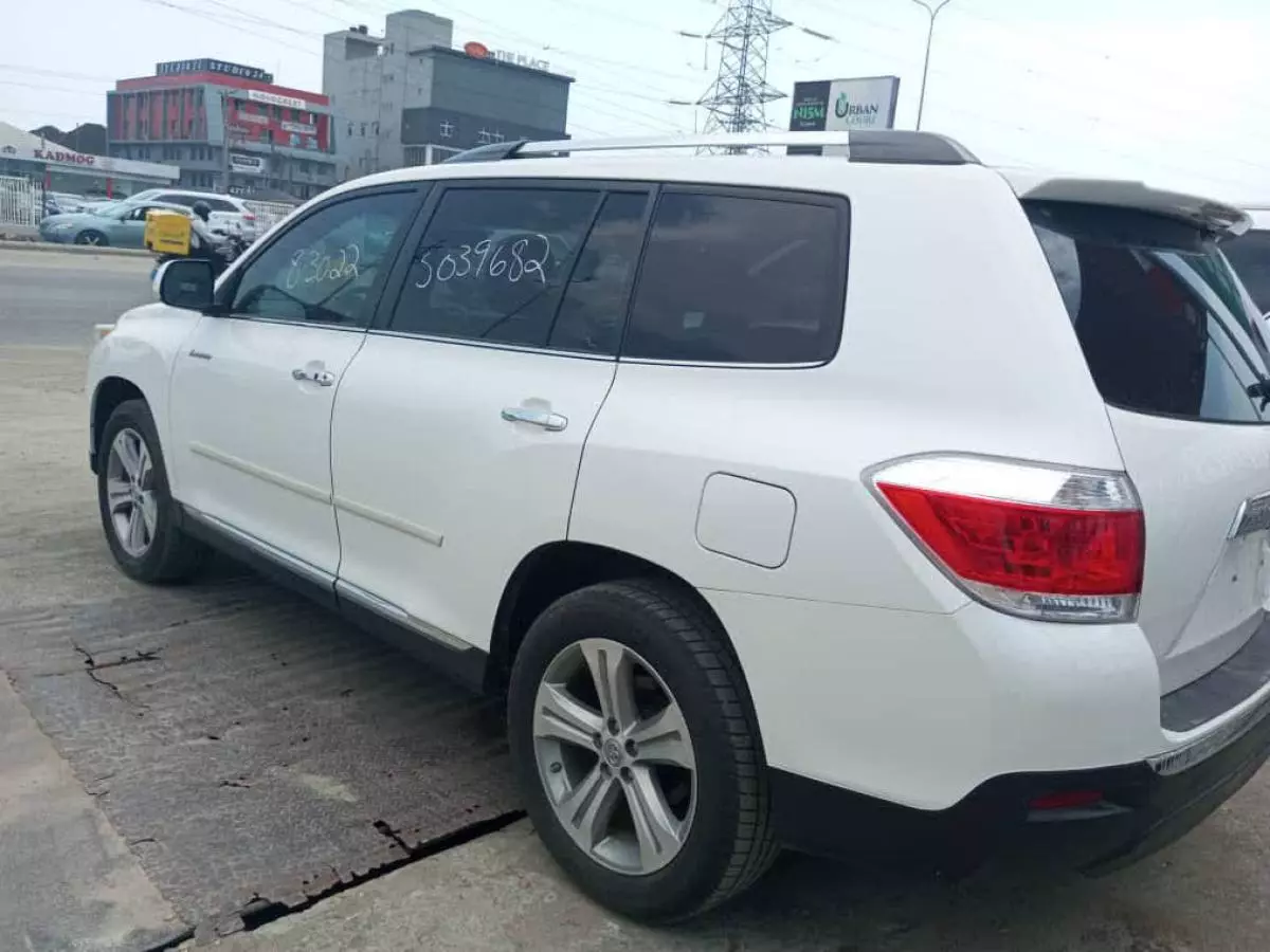 Toyota Highlander - 2011