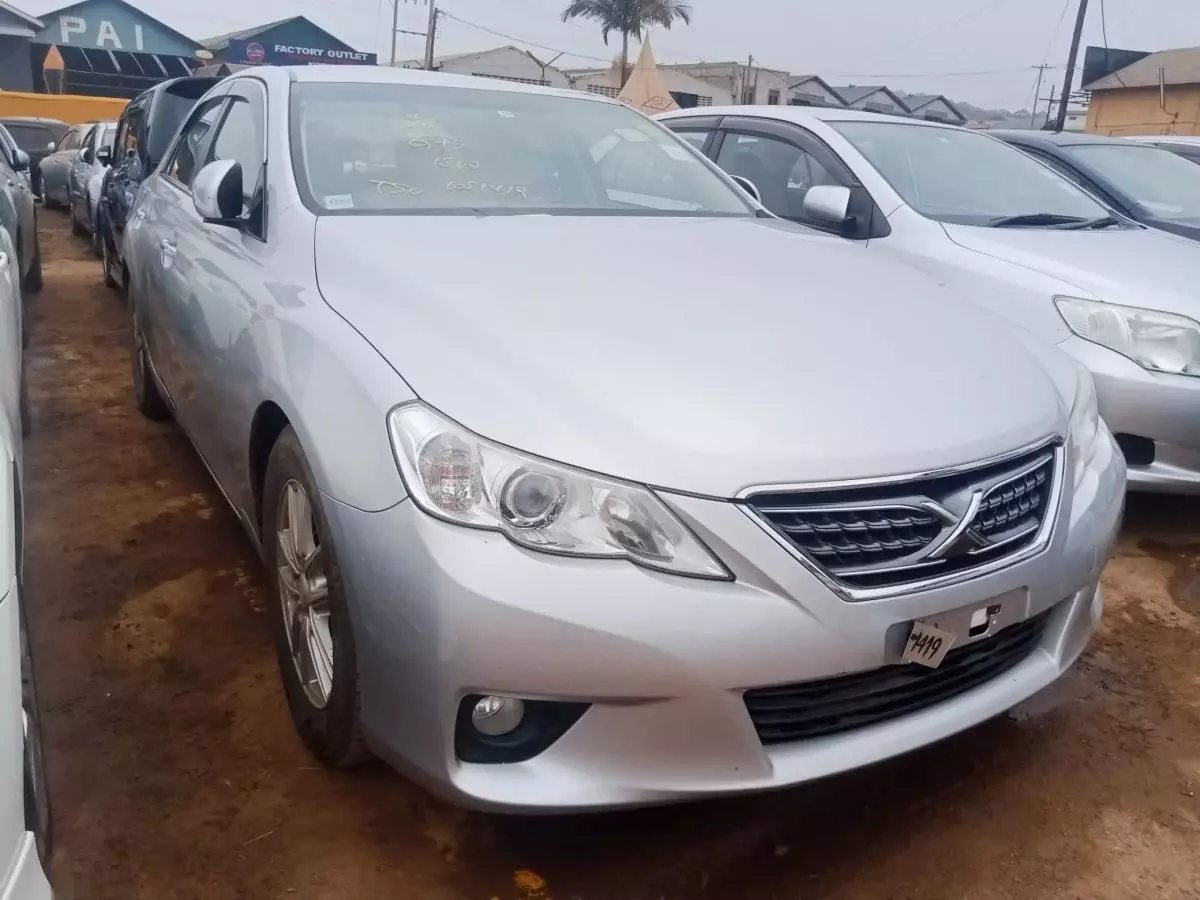 Toyota Mark X   - 2013