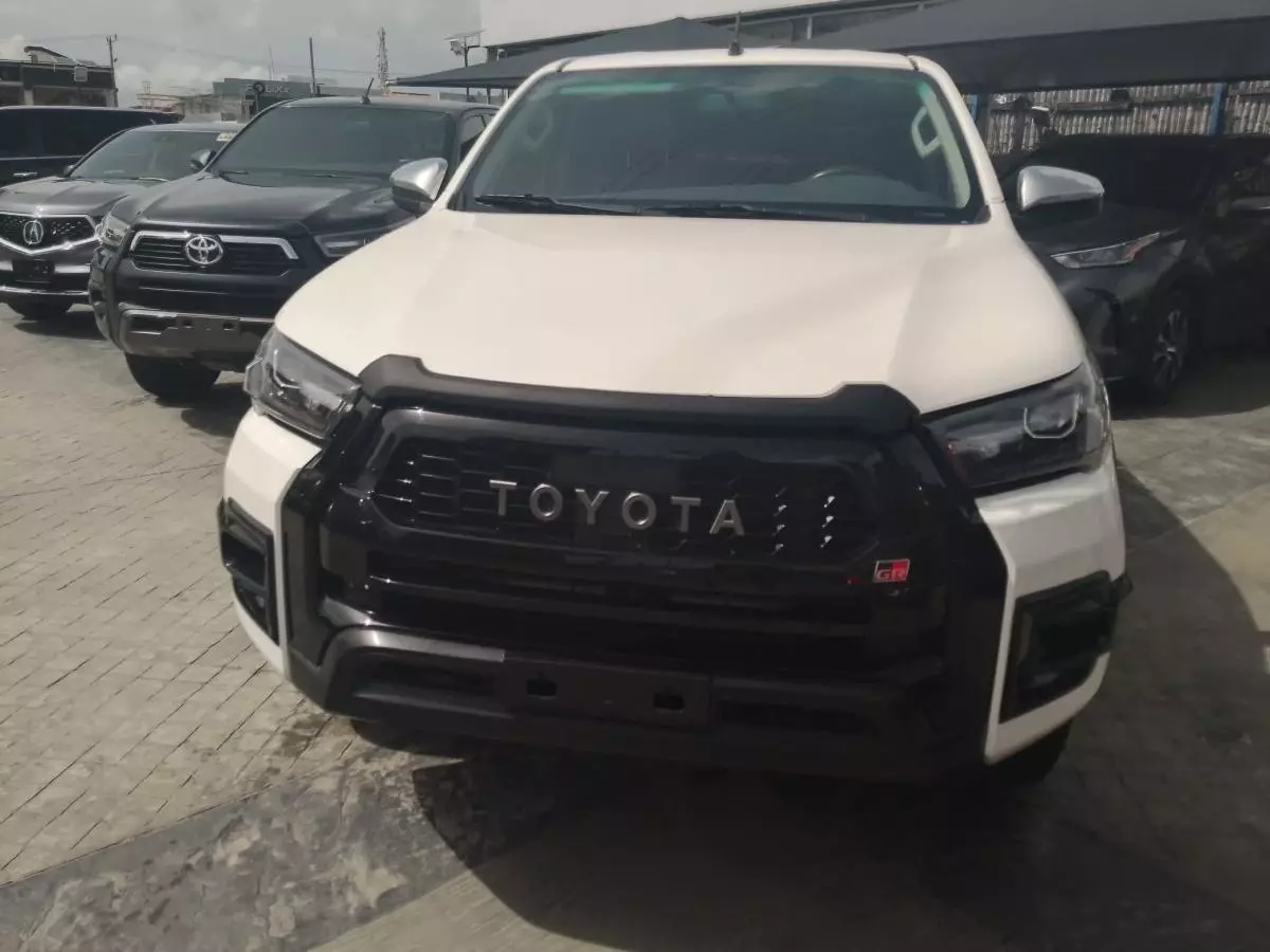 Toyota Hilux   - 2018