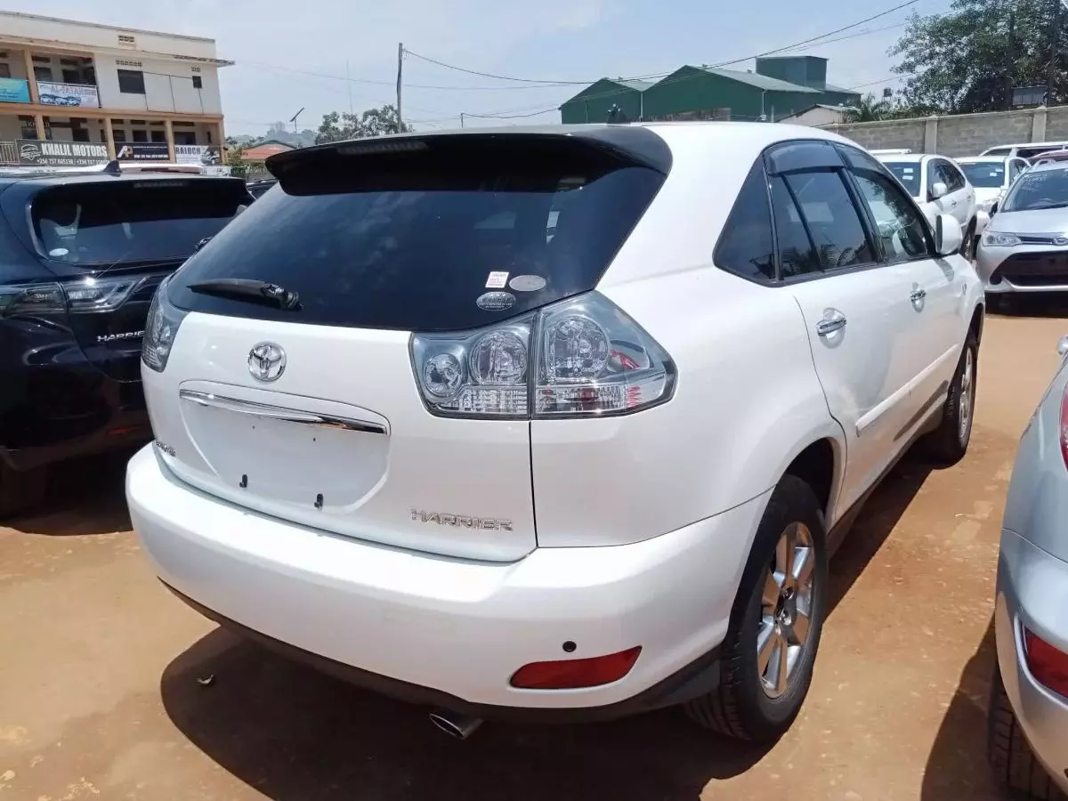 Toyota Harrier   - 2011