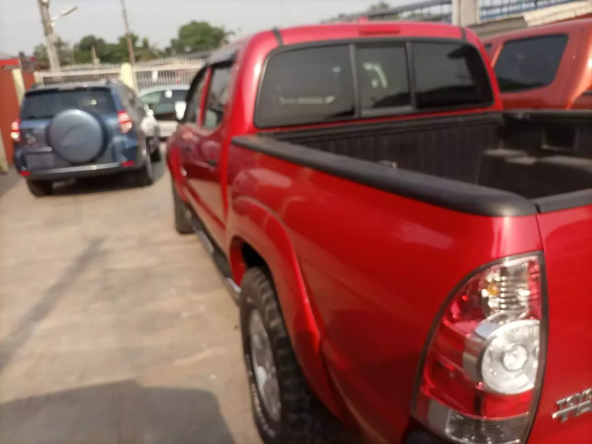 Toyota Tacoma - 2010