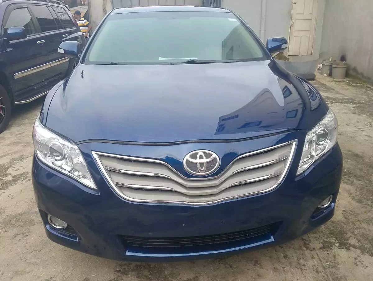 Toyota Camry   - 2011