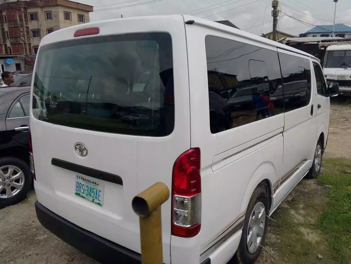 Toyota Hiace   - 2005