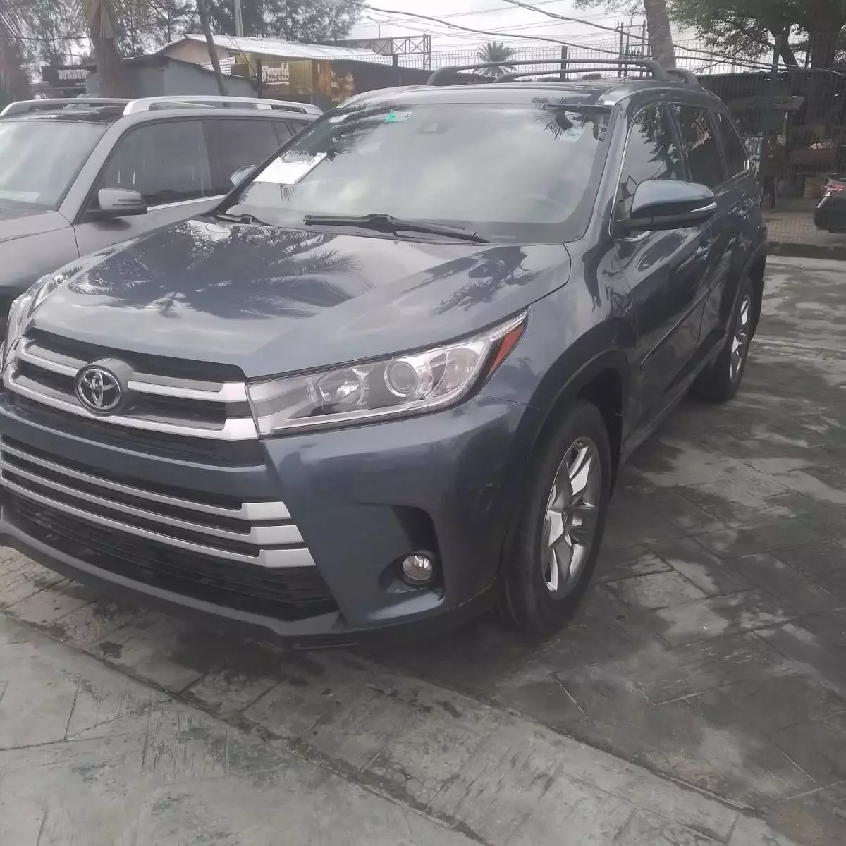 Toyota Highlander   - 2016