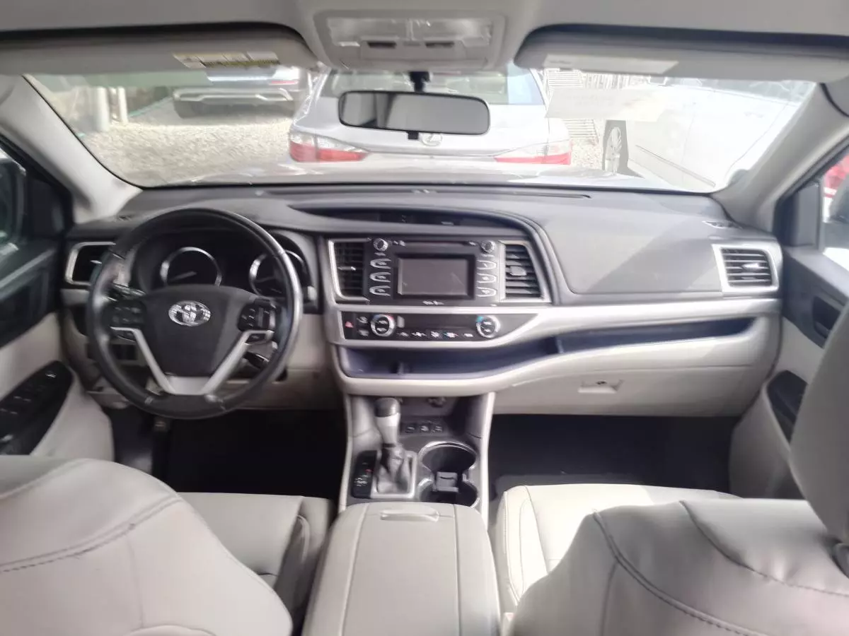 Toyota Highlander   - 2015