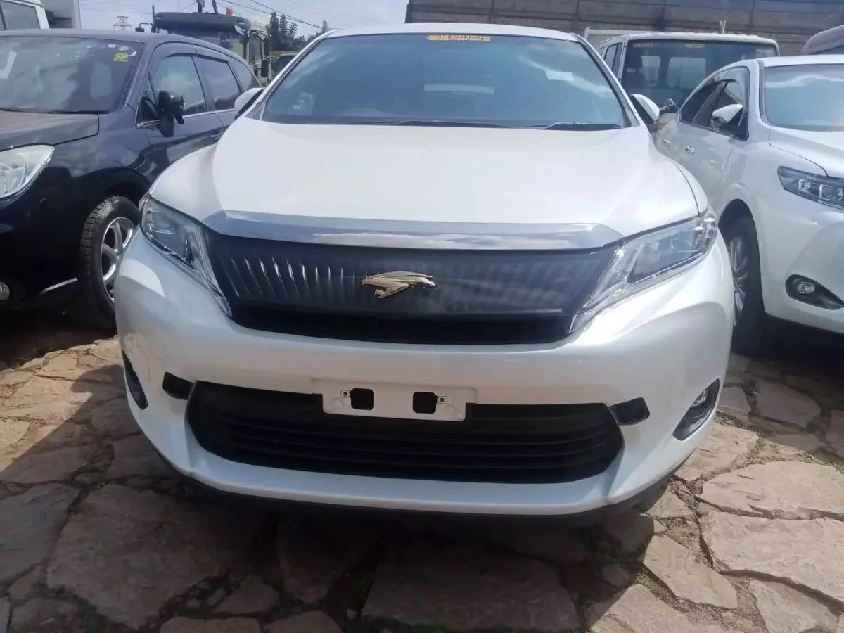 Toyota Harrier   - 2016