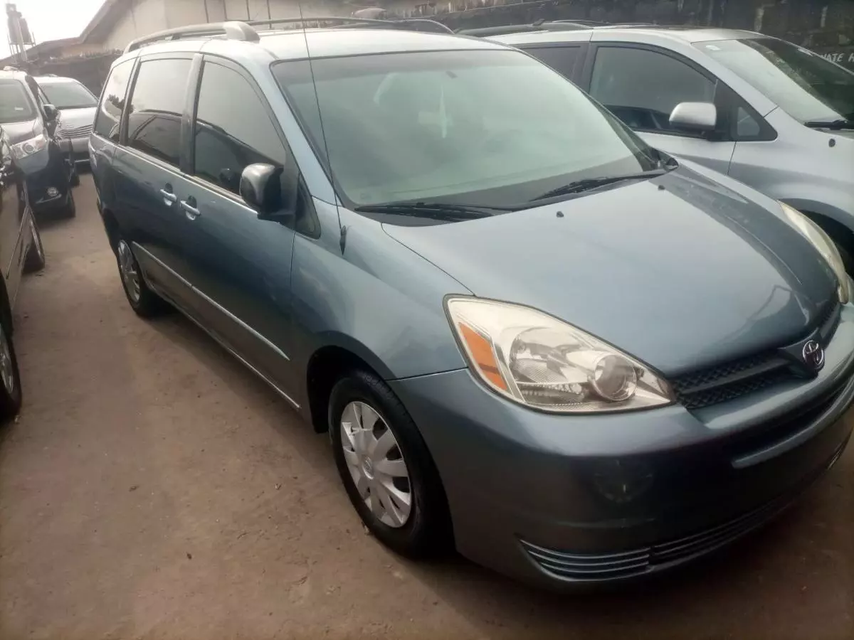 Toyota Sienna   - 2005