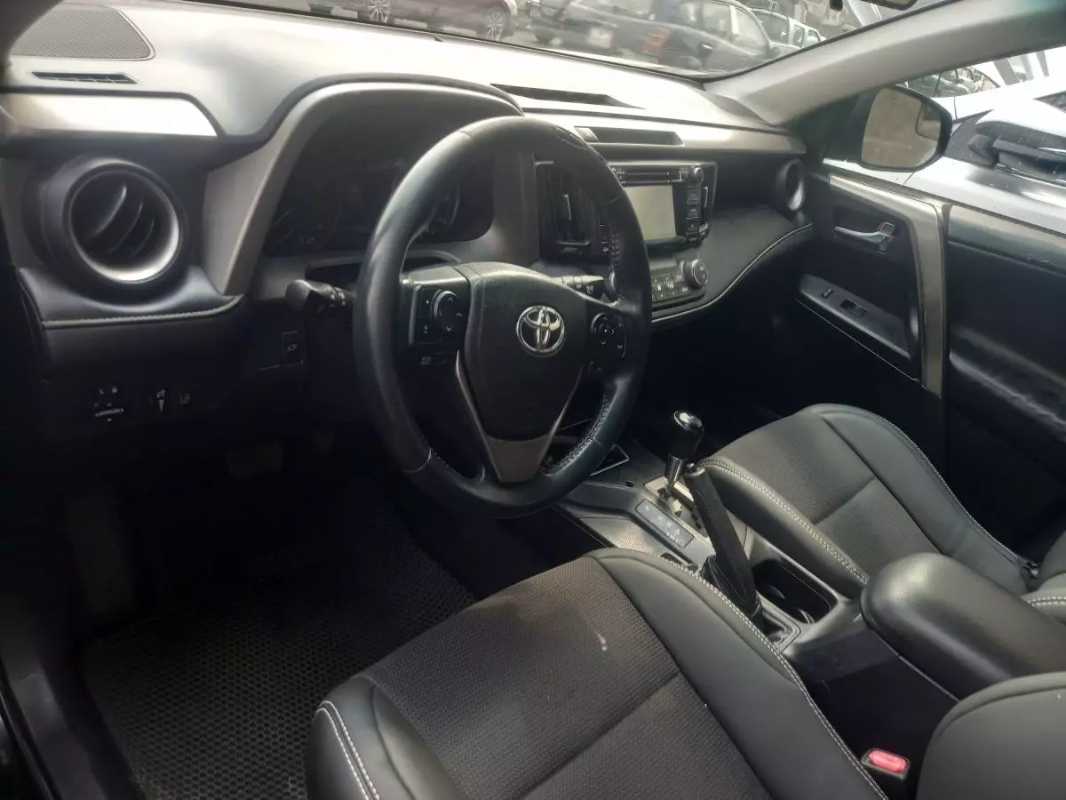 Toyota RAV4   - 2017