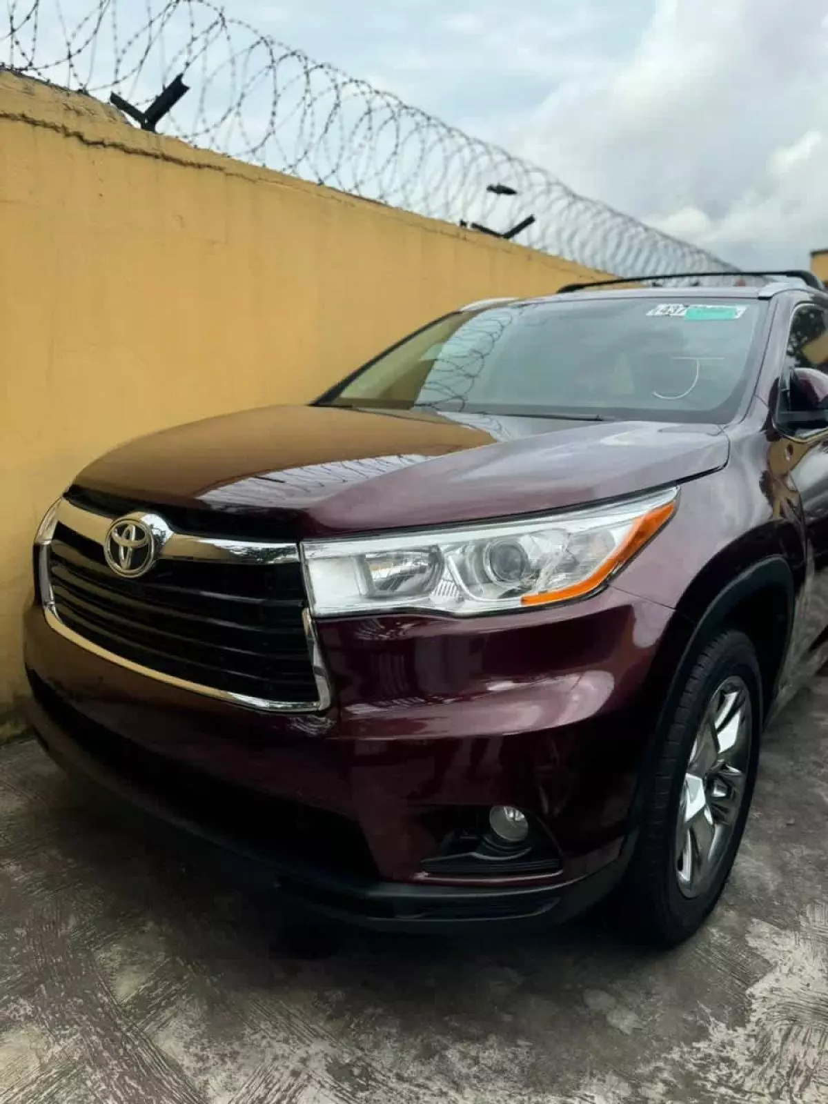 Toyota Highlander   - 2016