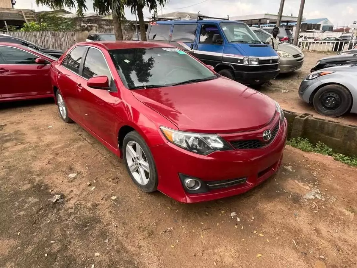 Toyota Camry   - 2013